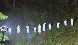 Đạo diễn chương trình Đồng Lộc - Bài ca bất tử: '10 cô gái mặc áo trắng tượng trưng cho 10 thánh nữ'