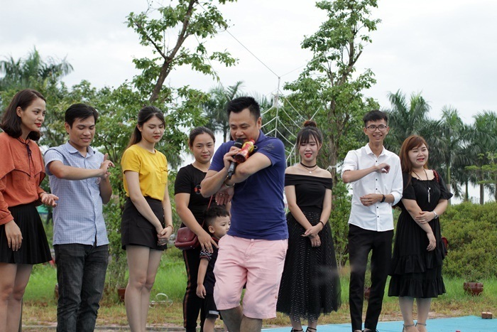 Trà thanh nhiệt Dr Thanh cùng nghệ sĩ Tự Long mang đến cho khán giả Thủ Đô những khoảnh khắc thú vị