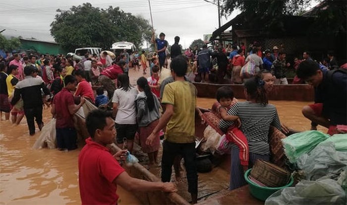 Clip: Vỡ đập thủy điện ở Lào, 5 tỷ m³ nước nhấn chìm 6 ngôi làng