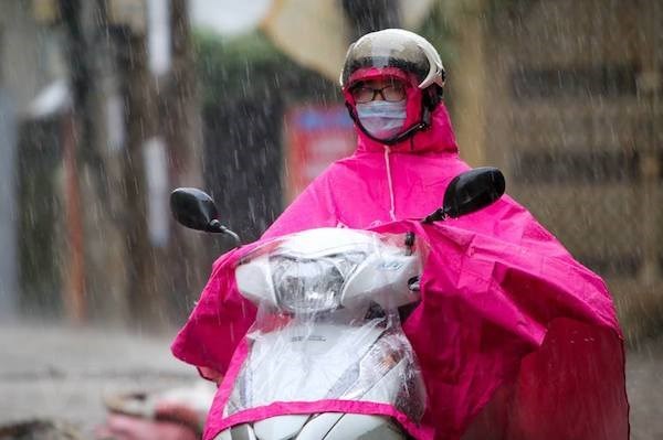 Thời tiết 26/7: Hà Nội mưa lớn, cảnh báo sạt lở ở Tuyên Quang