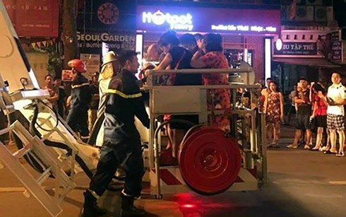 Hà Nội: Cháy nhà tại phố Trần Hưng Đạo, 5 người mắc kẹt thoát chết