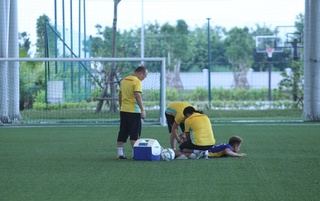Sao HAGL gặp chấn thương nặng trong buổi tập của U23 Việt Nam