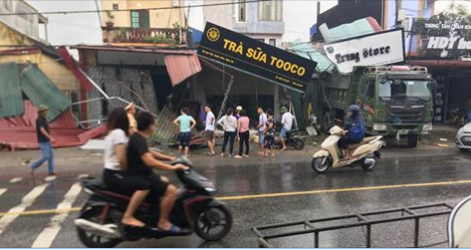 Hưng Yên: Xe tải tông sập nhà dân, 2 mẹ con tử vong trên đường đi cấp cứu