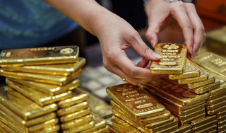 Giá vàng hôm nay 30/7 giảm mạnh do tác động từ giá vàng thế giới