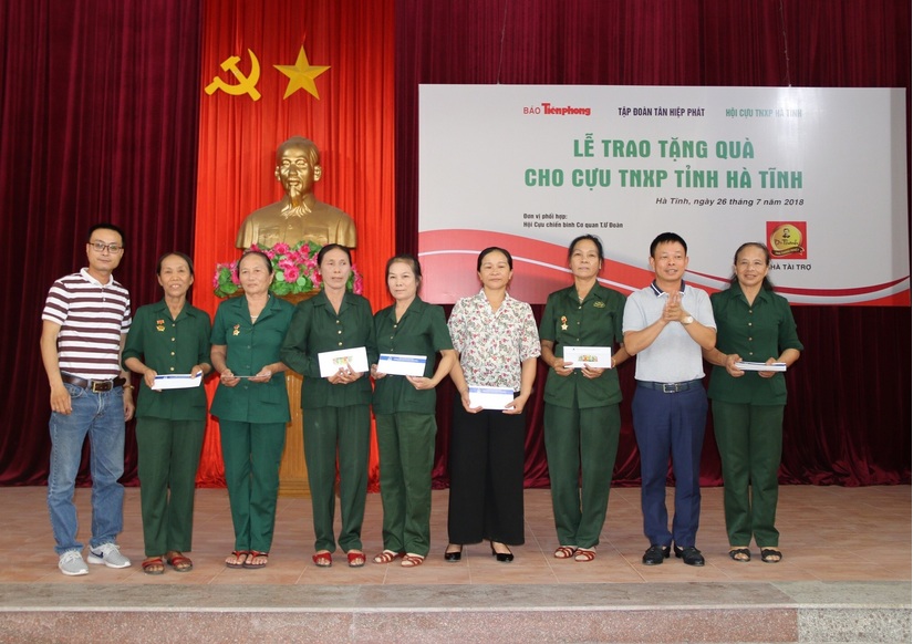 Tân Hiệp Phát trao học bổng cho học sinh khó khăn ở Tiền Giang2