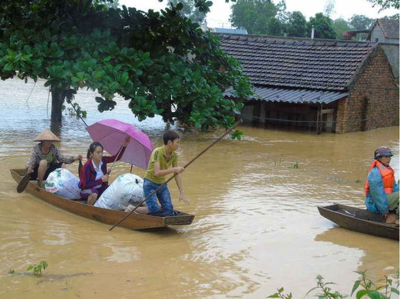 Thanh Hóa kỷ luật Chủ tịch xã 'vòi' 3 triệu mới làm thủ tục hỗ trợ lũ lụt