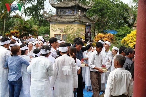 Vụ tai nạn ở Quảng Nam: Chôn cất vợ chồng nạn nhân đầu tiên 