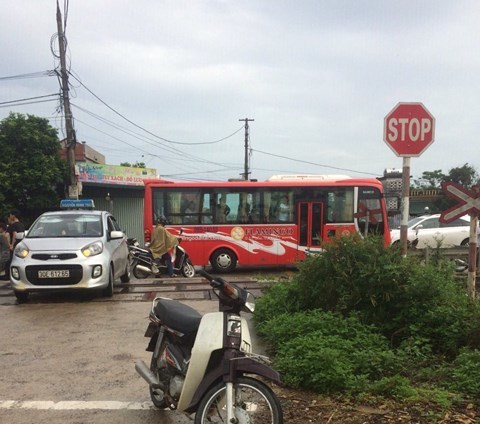 Tiết lộ danh tính nạn nhân tử vong vụ tàu hỏa đâm ô tô ở Nam Định