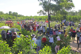 Vụ tai nạn ở Quảng Nam: Nhiều người khóc ngất trong đám tang chú rể và người thân