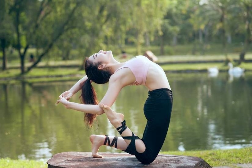 9X lột xác với thân hình chuẩn từng cen ti met nhờ Yoga2