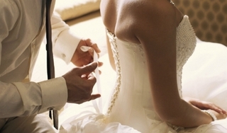 Nhập cuộc 'hăng say', chú rể bất ngờ chảy máu trong đêm động phòng 