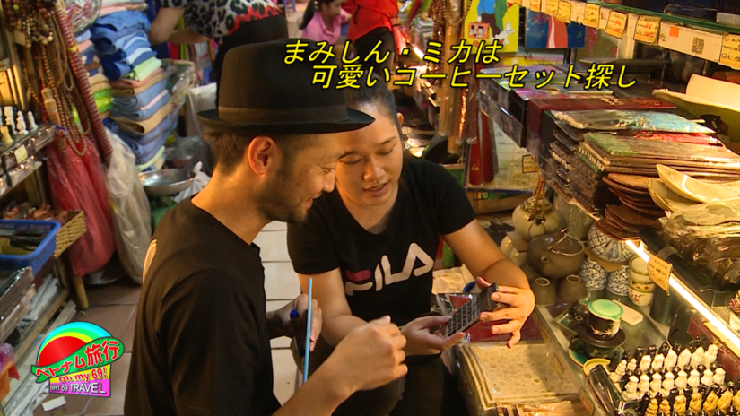Clip hai anh chàng người Nhật mặc quần chip giữa chợ Bến Thành2