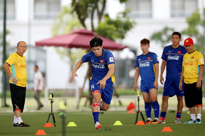 HLV Park Hang Seo chỉ bảo riêng cho Công Phượng