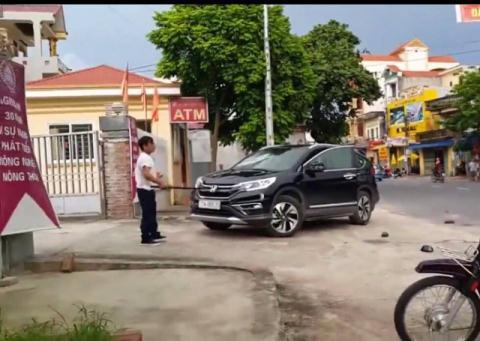 Thái Bình: Lý do bảo vệ cầm kiếm đập phá ô tô của khách