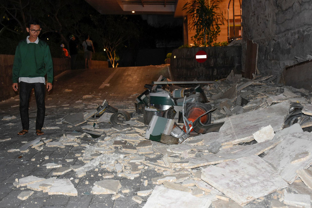 82 người chết do động đất, Indonesia còn cảnh báo sóng thần