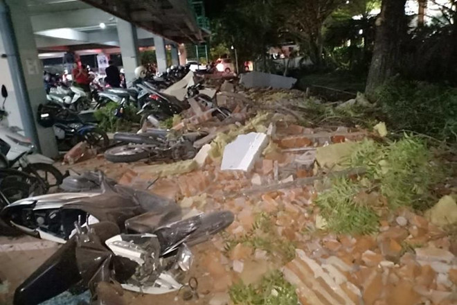 82 người chết do động đất, Indonesia còn cảnh báo sóng thần