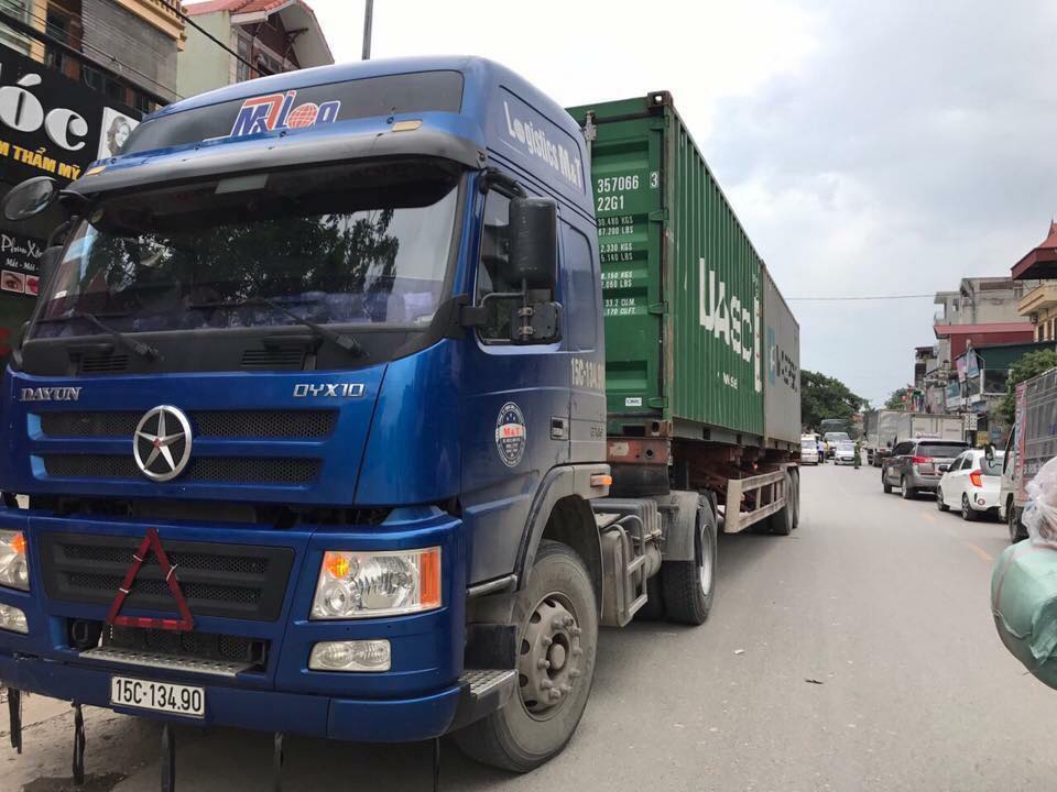 Chiếc xe container