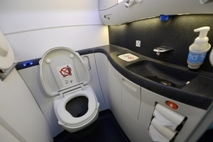 Kinh hoàng: Phát hiện thi thể thai nhi trong nhà vệ sinh máy bay