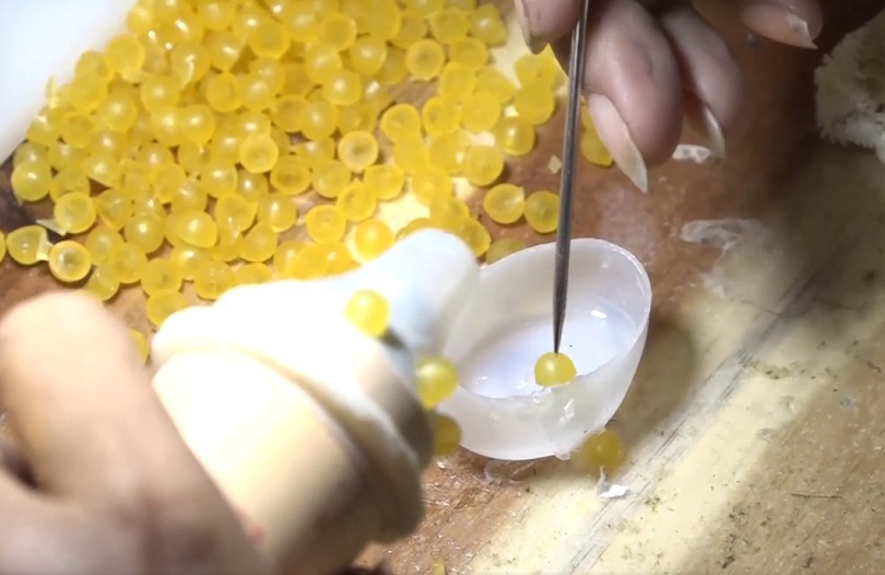 'Choáng váng' công nghệ sản xuất bao cao su bằng keo dán săm lốp ô tô