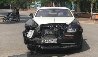 Siêu xe Rolls-Royce hư hỏng nặng sau khi va chạm với Honda CRV