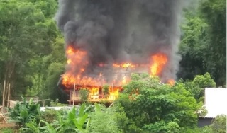 Điện Biên: Hỏa hoạn thiêu rụi ngôi nhà gỗ tiền tỷ vừa mới làm xong