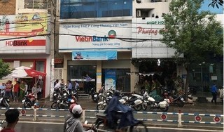 Lạ ở Sài Gòn: Xông vào ngân hàng cướp rồi thản nhiên ngồi... đếm tiền 