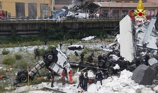 Sập cầu cao tốc ở Italia, nhiều phương tiện rơi từ độ cao 90 m