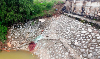 Thái Bình: Xe tải mất lái lật ngửa, 4 người bị thương nặng