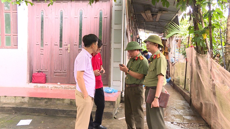 ​Ngay sau khi xảy ra vụ việc trên, Đại tá Đỗ Đình Hào - Giám đốc Công an tỉnh đã trực tiếp xuống hiện trường