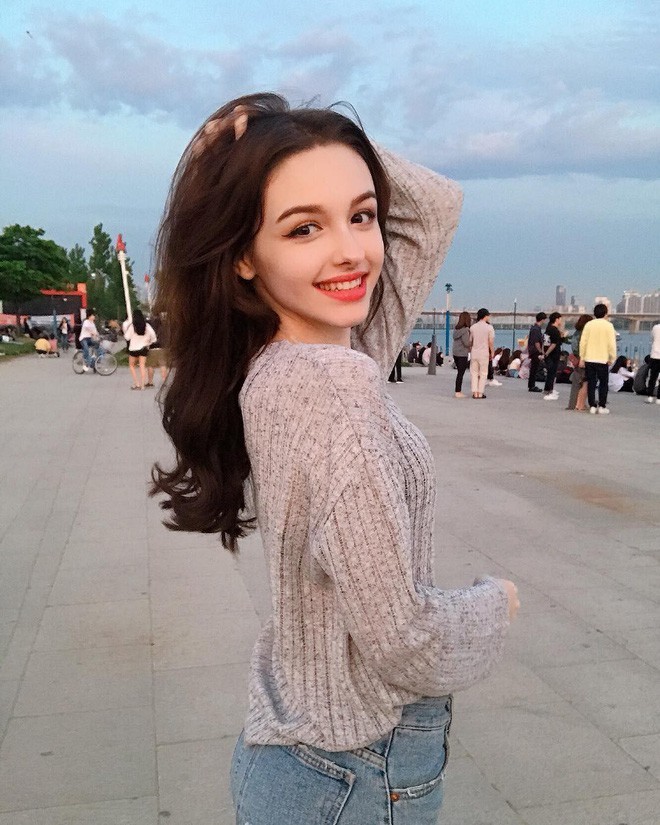 vẻ đẹp chuẩn búp bê, hotgirl Uzbekistan