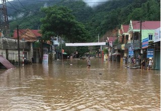 PCT tỉnh Nghệ An lên tiếng việc nhiều lãnh đạo đi du lịch khi bão vào
