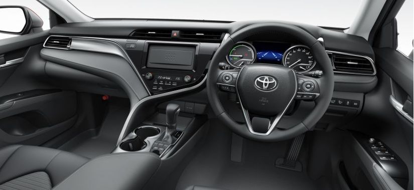Toyota Camry ra mắt phiên bản thể thao giá từ 775 triệu2