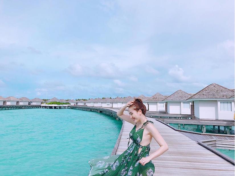 Bảo Thy mặc bikini khoe dáng tại Maldives