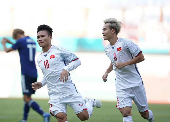  tiền vệ Văn Toàn và các đồng đội đã chính thức góp mặt ở vòng Tứ kết với ngôi nhất bảng D