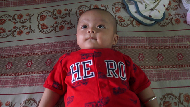 Bé trai 3 tháng tuổi kháu khỉnh bị bỏ rơi ở Đồng Nai 