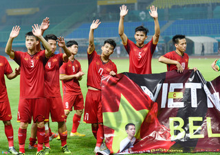  Người hùng Thường Châu Tiến Dũng trở lại, 'Messi Việt Nam' lên đồng