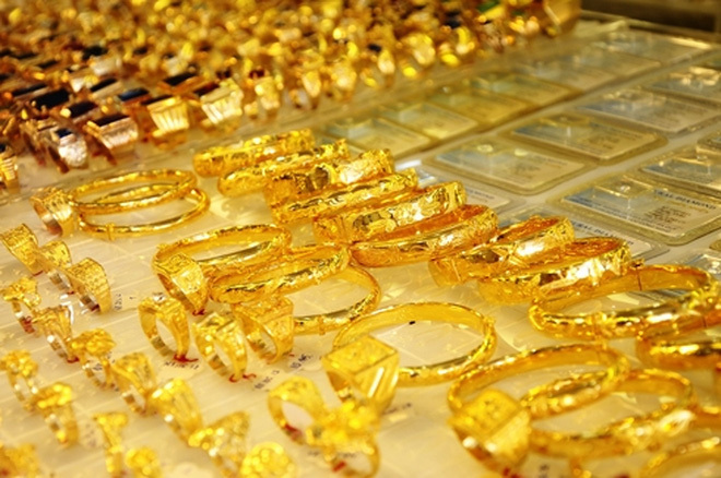 Giá vàng hôm nay 26/8: USD tụt giảm kéo vàng tăng trở lại
