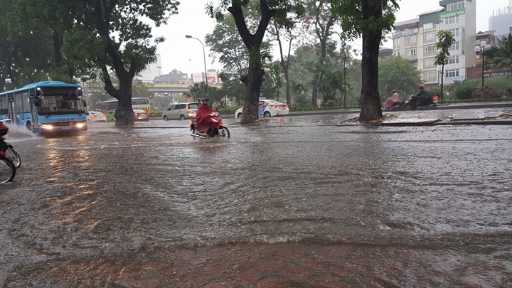 Dự báo thời tiết 25/8: Hà Nội có mưa, cảnh báo sạt lở ở Hòa Bình, Lai Châu 