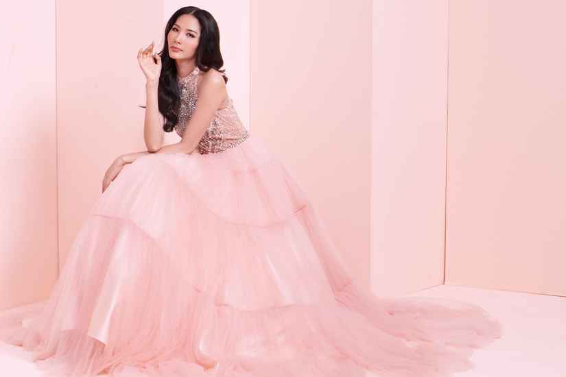 Người đẹp Hoa hậu Hoàn vũ Việt Nam đọ sắc xuân sắc