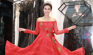 Hoa hậu Trái đất 2015 Angelia Ong đi chọn đầm dạ hội khi sang Việt Nam