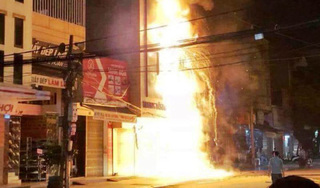 Cháy lớn trên phố sầm uất nhất ở Thanh Hóa, nhiều người hoảng loạn 