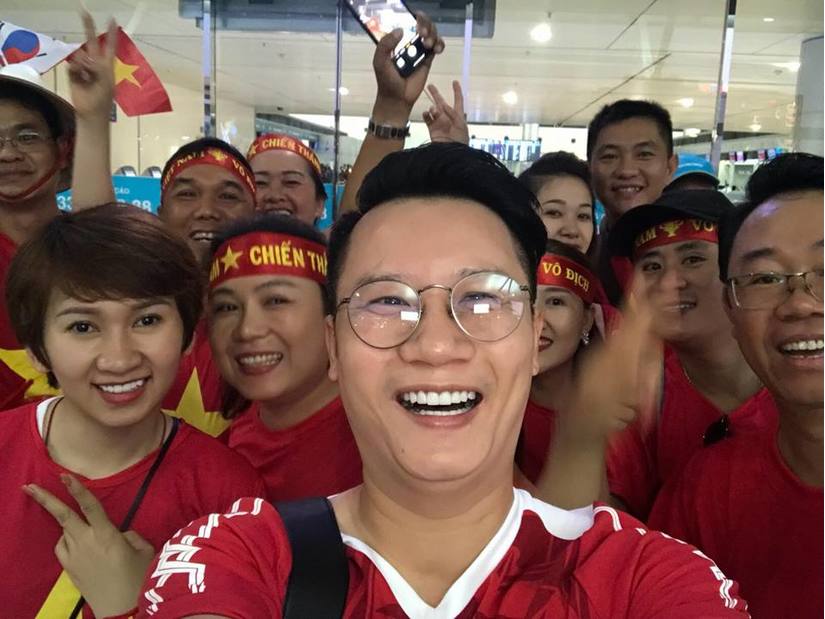 Hoàng Bách, Bình Minh bay sang Indonesia để cổ vũ cho tuyển Olympic Việt Nam