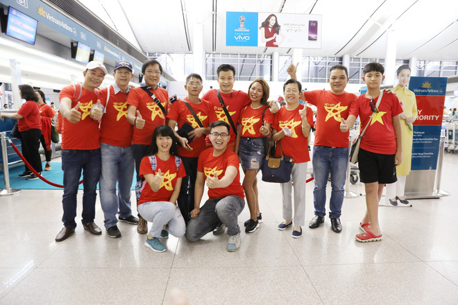 Gần 3.000 cổ động viên 'tiếp lửa' cổ vũ Olympic Việt Nam chiến thắng