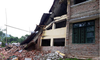 Thanh Hóa: Hai ngôi trường đổ sập trước thềm năm học mới 