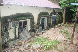 Sập tường trụ sở UBND tỉnh Hòa Bình, 3 công an bị thương