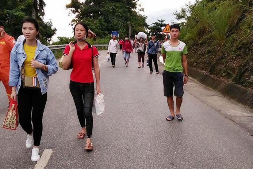 Nghệ An: Thủy điện Bản Vẽ xả lũ gây ngập úng, người dân nháo nhào sơ tán