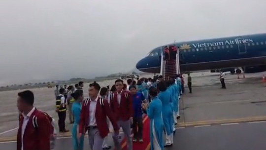 Các cầu thủ Olympic Việt Nam đã đáp xuống sân bay Nội Bài