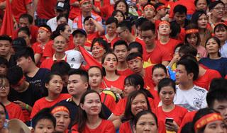  Hàng vạn người đến SVĐ Mỹ Đình tham dự lễ vinh danh đoàn thể thao Việt Nam
