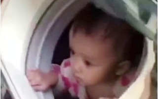 Bé 1 tuổi trốn trong máy giặt, thoát khỏi vùng lũ nguy hiểm