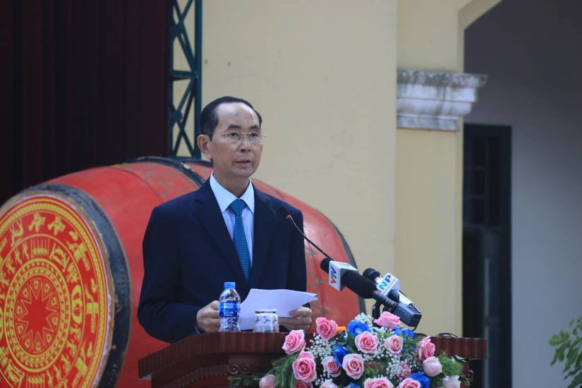 Chủ tịch nước đánh trống khai giảng ở Trường THPT Chu Văn An